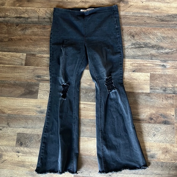 Black stretchy distressed bell bottom jeans size 13 - Picture 1 of 4